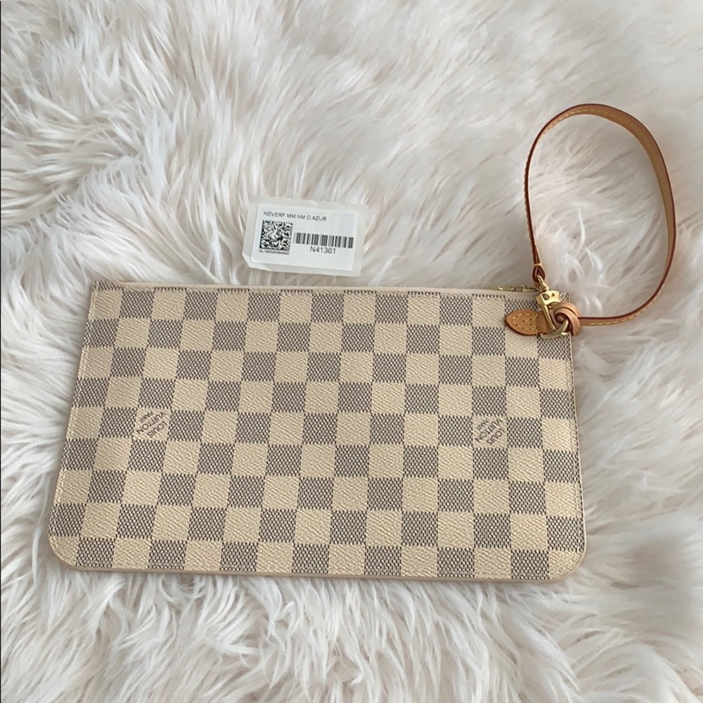 100% authentic Louis Vuitton pochette